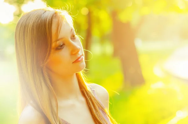 Portrait of the beautiful girl in the nature on sunny spring day — Stock Photo, Image