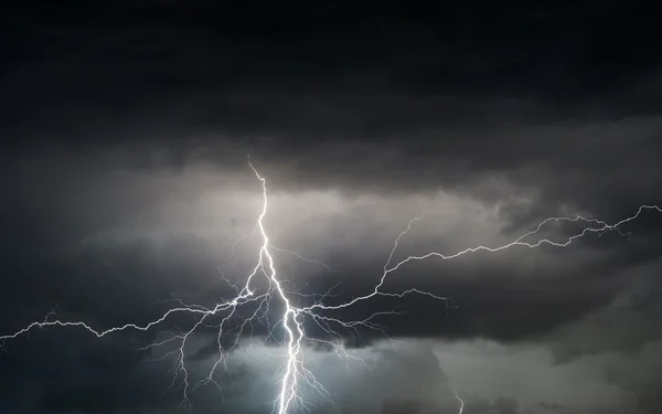 Heavy summer storm bringing thunder, lightnings and rain — Stock Photo, Image