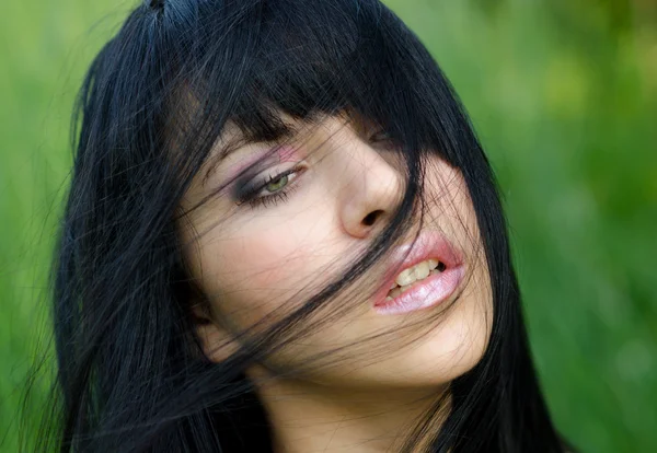 Portrait of the beautiful girl in the spring nature — Stock Photo, Image