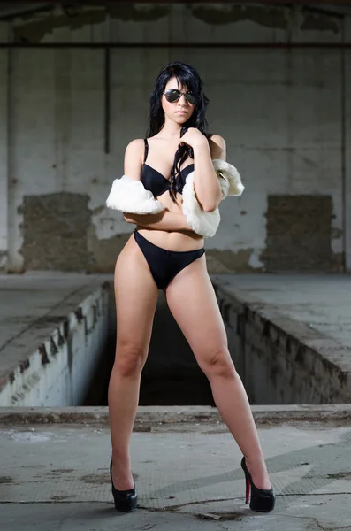 Sexy pinup girl in underwear and white fur coat wearing sunglasses — Stock Photo, Image