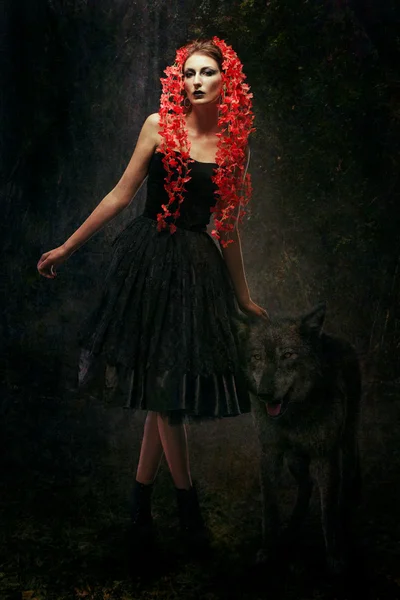 Contemporary version of red riding hood — Stock Photo, Image