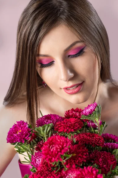 Beautiful woman with  flowers — Stock Photo, Image