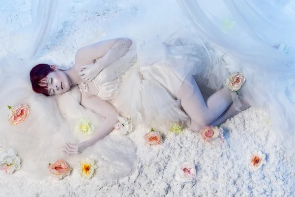 Sleeping beauty in white winter scenery — Stock Photo, Image