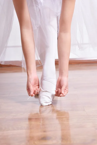 Featured dance shoes and hands — Stock Photo, Image