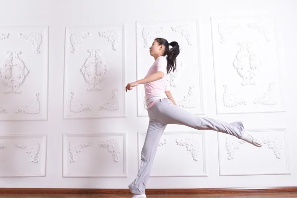 Girl exercising — Stock Photo, Image