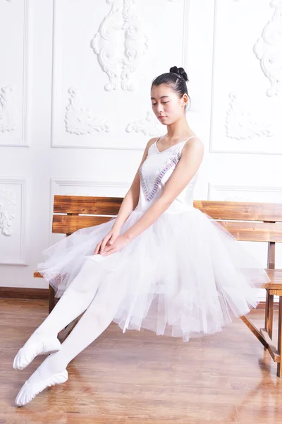 Sitting Ballet actress — Stock Photo, Image