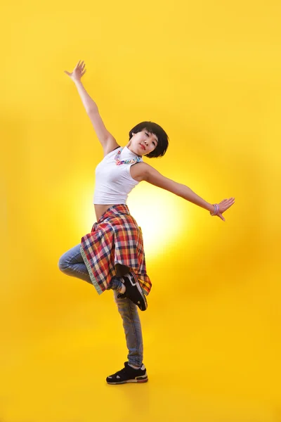 Aerobní tanečnice tančí — Stock fotografie