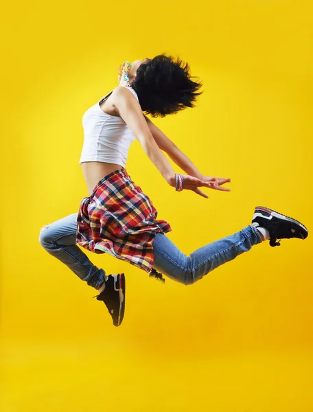 Hip-hop dance-stap-springen — Stockfoto