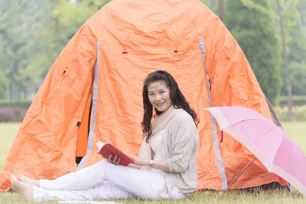 Older woman outdoor leisure — Stock Photo, Image