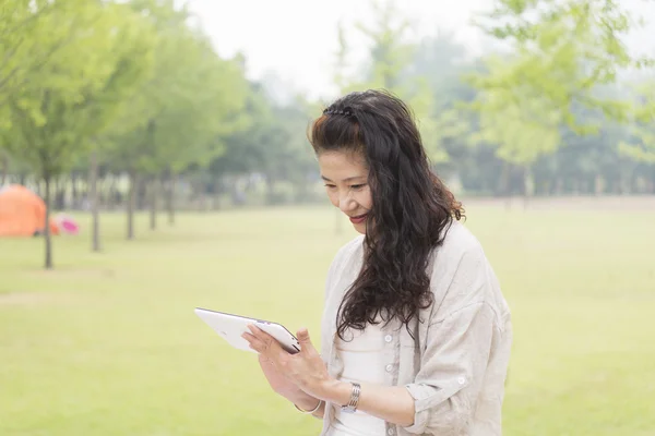 Elderly woman holding a Tablet — Stock Photo, Image