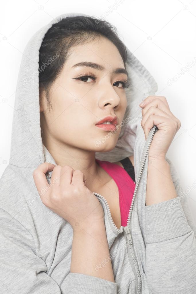 woman wearing grey basic hoodie