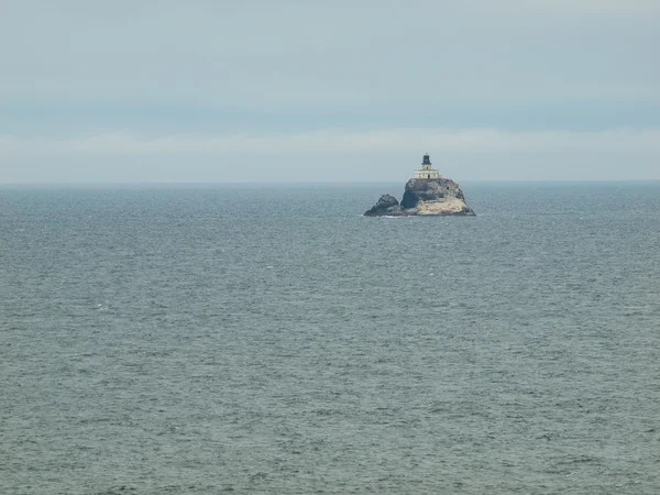 Tillamook deniz feneri Offshore Oregon kıyılarında — Stok fotoğraf