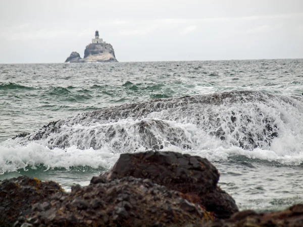 Waves Crashing on the Shore — Stock Photo, Image