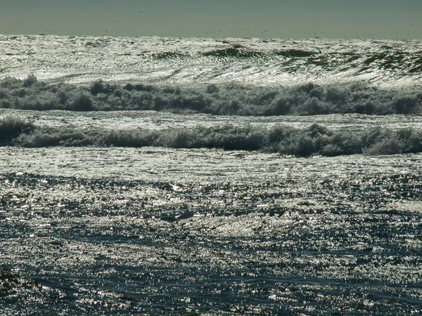 해변에서 부서지는 파도 — 스톡 사진