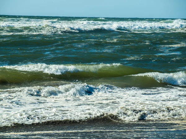 Waves Crashing on the Shore — Stock Photo, Image