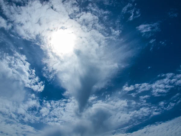 Bright Sun and Clouds — Stock Photo, Image