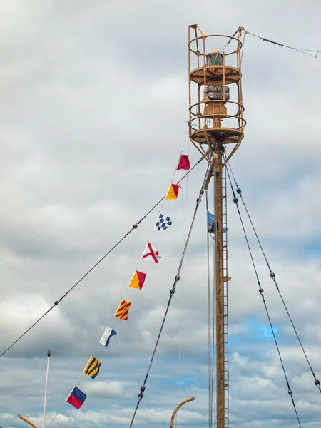 Feu principal Columbia Lightship avec drapeaux nautiques suspendus — Photo