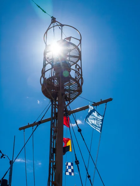 Feu principal Columbia Lightship avec drapeaux nautiques suspendus — Photo