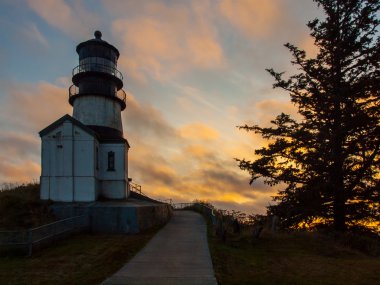 Washington kıyısındaki Cape hayal kırıklığı deniz feneri günbatımı