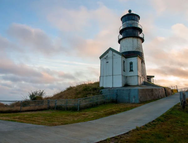 Kap Enttäuschung Leuchtturm bei Sonnenuntergang an der Küste Washingtons — Stockfoto