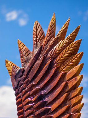 Oyma ve ahşap Chainsaw heykel kartal kanadı yandı