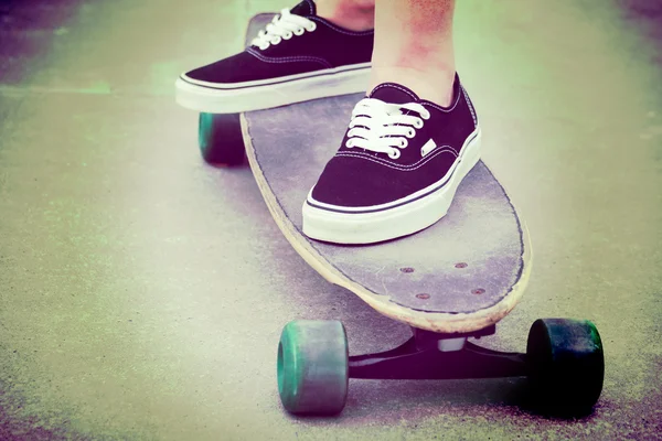 Stående på Skateboard — Stockfoto