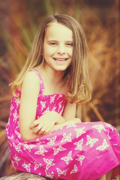 Sorridente menina retrato — Fotografia de Stock