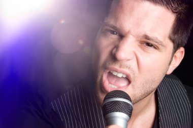 Spot erkekte şarkı