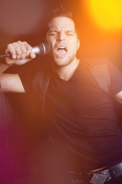 adam şarkı karaoke