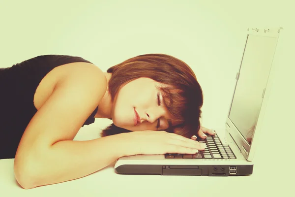 Dormindo laptop menina — Fotografia de Stock