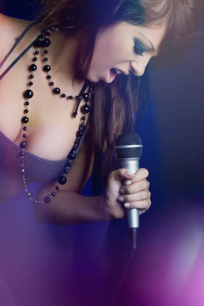 Pop Star cantando — Foto de Stock