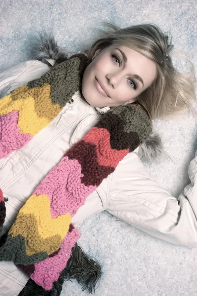 Prachtige sneeuw vrouw — Stockfoto