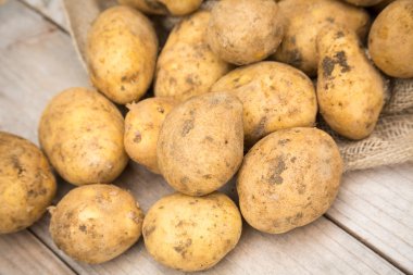 Kirli ham beyaz patates