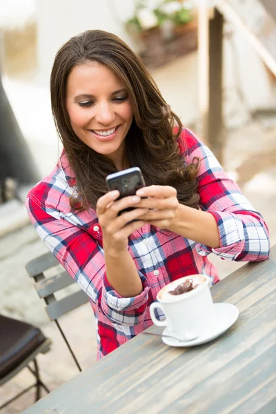 Mensajería de texto Mujer — Foto de Stock