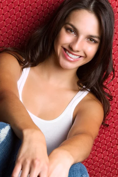 Bella sorridente bruna donna — Foto Stock