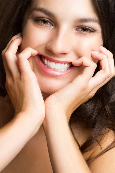 Hermosa chica sonriendo — Foto de Stock