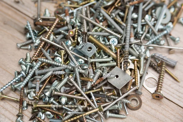 Montón de tornillos y clavos — Foto de Stock