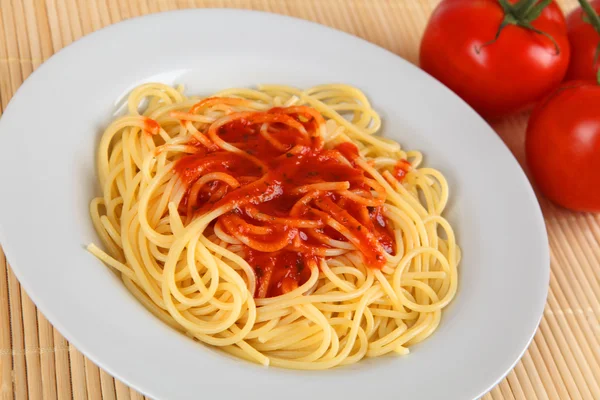Spahgetti con salsa de tomate — Foto de Stock