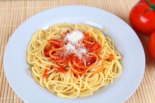 Spahgetti mit Parmesan — Stockfoto