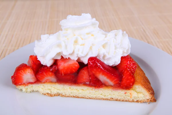 Tarta de fresa con crema —  Fotos de Stock