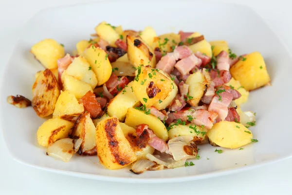 Patate fritte con pancetta e cipolle — Foto Stock