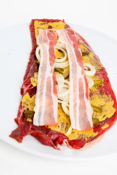 Raw beef roulade with bacon — Stock Photo, Image