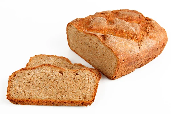 Dunkles Brot mit weißem Hintergrund — Stockfoto