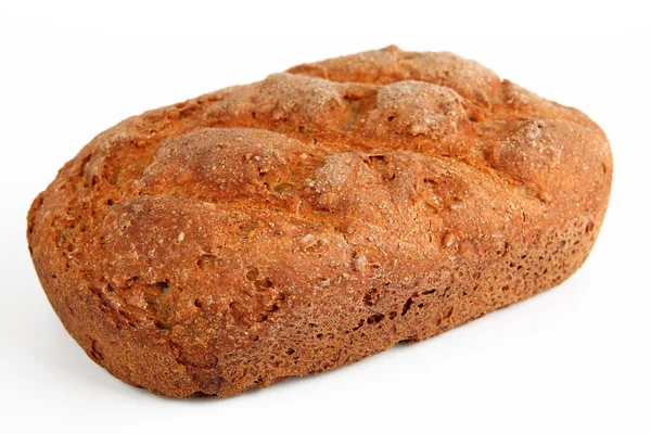 Dunkles Brot mit weißem Hintergrund — Stockfoto
