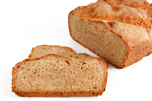 Pão escuro com fundo branco — Fotografia de Stock