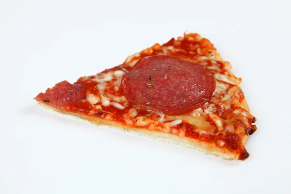 Gebakken salami pizza — Stockfoto