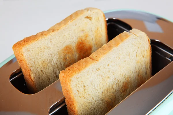 Tostapane con due fette di pane — Foto Stock