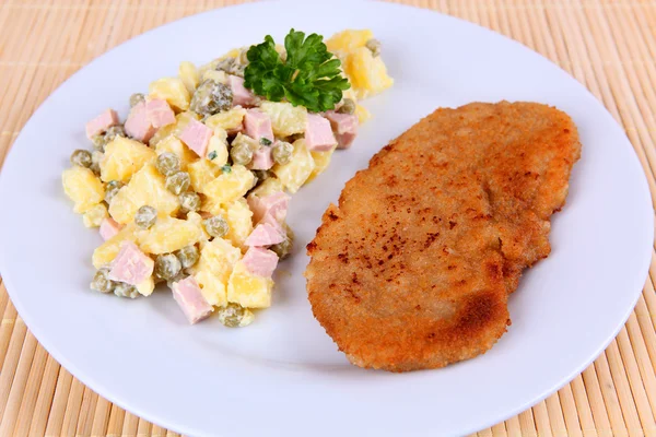 Cutlet and salad — Stock Photo, Image