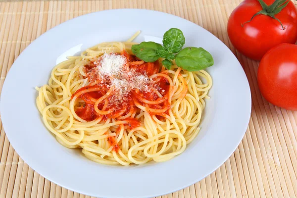 Spahgetti con salsa di pomodoro — Foto Stock