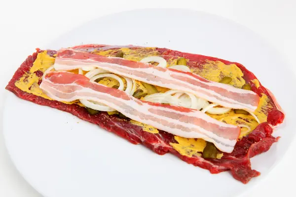 Raw beef roulade with bacon — Stock Photo, Image